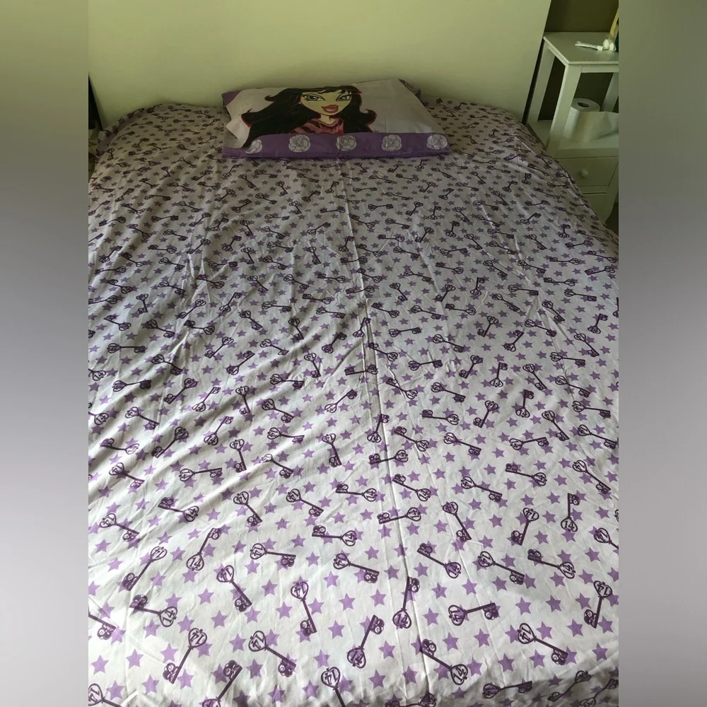 BRATZ new purple twin bedsheet with pillow case
